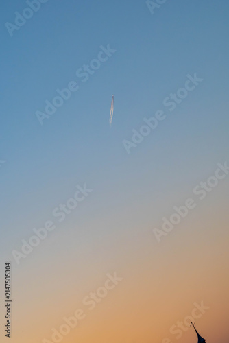 夕焼けと飛行機雲
