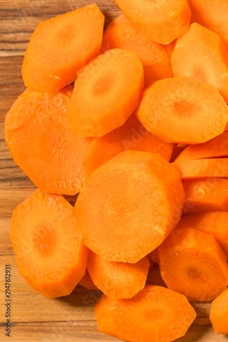 Obraz na plátně Organic Raw Cut Orange Carrots