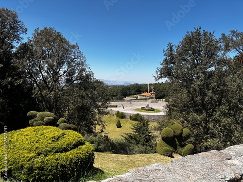 Foto Topiary gardens and main sculpture at Otomi Ceremonial Center, Temoaya, Estado d