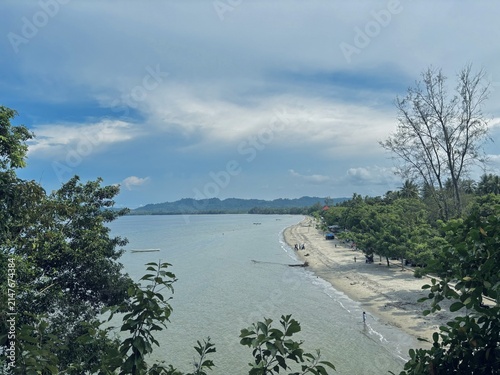 Canvas Print Coastal Serenity: A tranquil beach scene with calm ocean waters gently lapping a