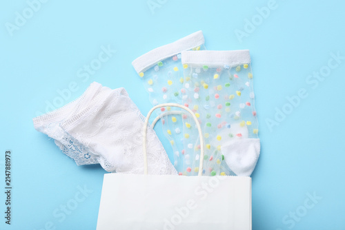 Paper shopping bag with sty...