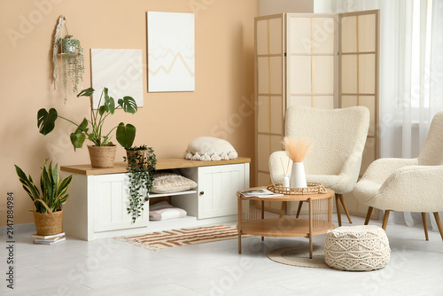 Table, pouf and folding scr...