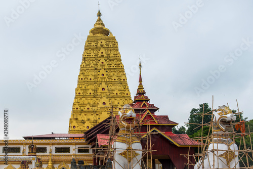 Canvas Print Scenic View of the Golden Phutthakhaya Pagoda in Sangkhla Buri, Kanchanaburi, Th