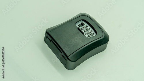 Foto A small portable key safe with a combination lock, isolated on a white background