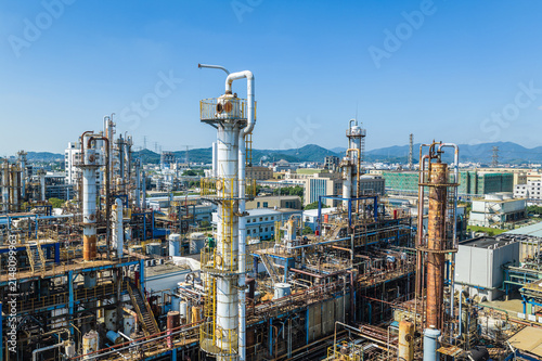 Fotografía Aerial view of an oil refinery and petrochemical plant complex in China