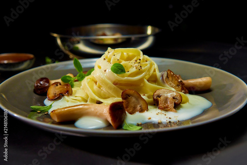 Pasta, Sahnesosse, Pilze, 