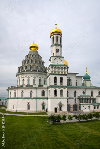 Cuadro en lienzo View on the ancient Resurrection Cathedral and bell tower on the territory of the New Jerusalem Monastery
