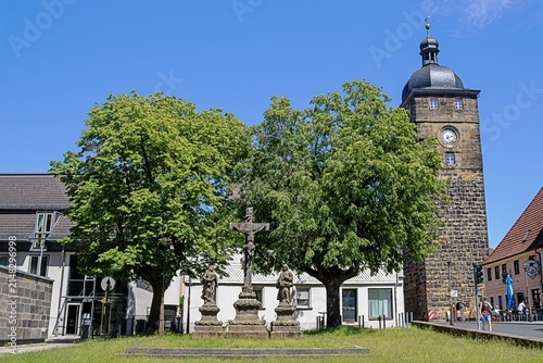 lichtenfels, deutschland - stadtbild mit kirchenfiguren und oberem turm
