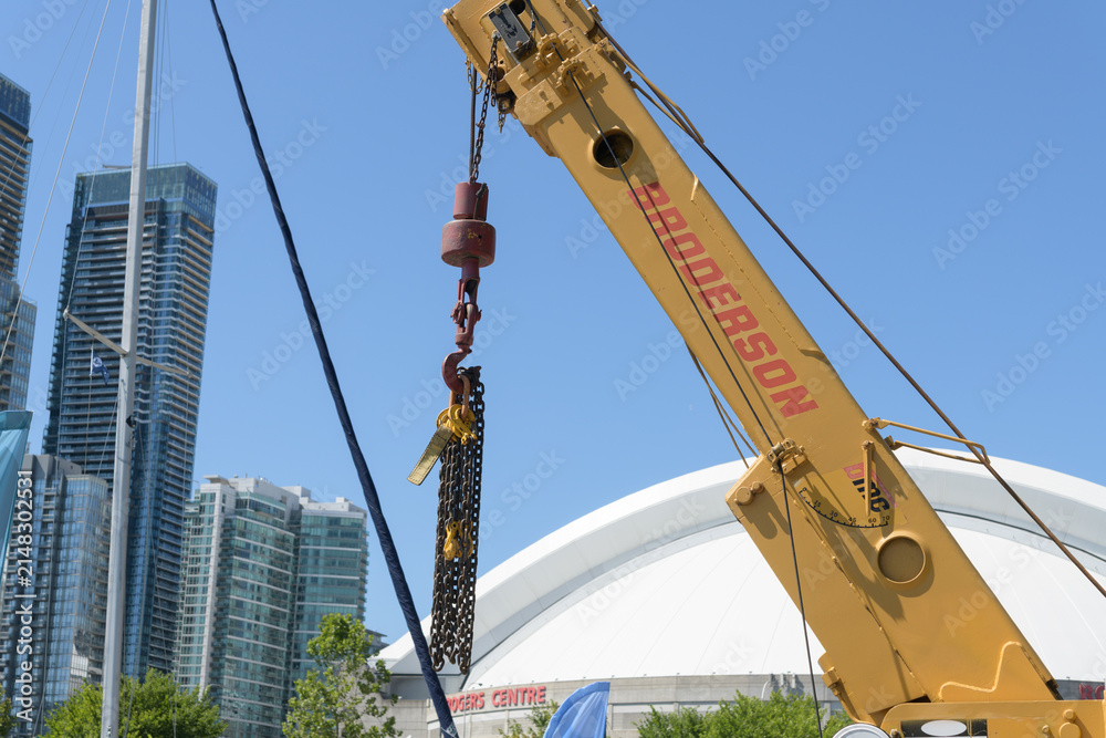 Fototapeta premium Broderson Manufacturing Corp industrial carry deck crane with chains in Toronto