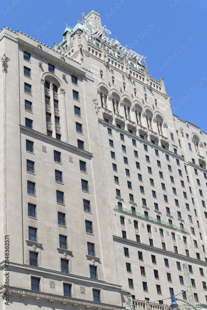 Fototapeta premium centre block of Fairmont Royal York Hotel (opened 1929, designed by Ross and Macdonald with Sproatt & Rolph), Toronto