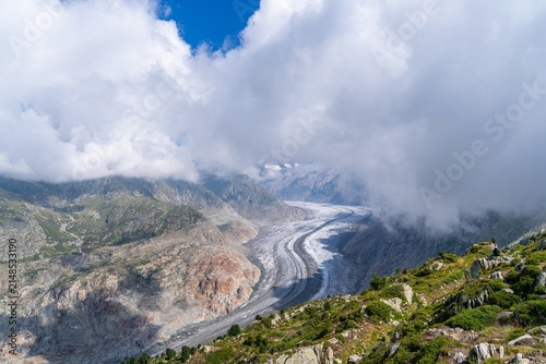 Aletschgletscher in mystischer Nebelstimmung in den Schweizer Alpen