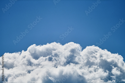 晴天の夏の日の雲
