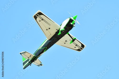 AVIÓN ACROBÁTICO DE RADIOCONTROL