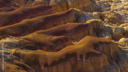 Foto The spectacular multicolored badlands of Anjihai Grand Canyon in Xinjiang, China
