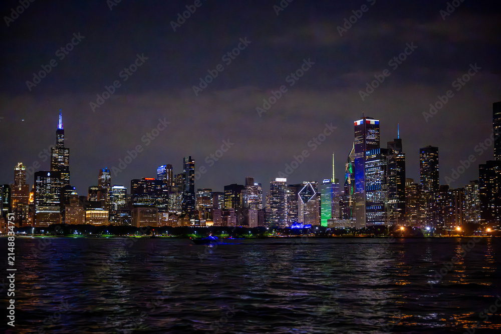 Obraz premium downtown Chicago Illinois view from Lake Michigan at Night