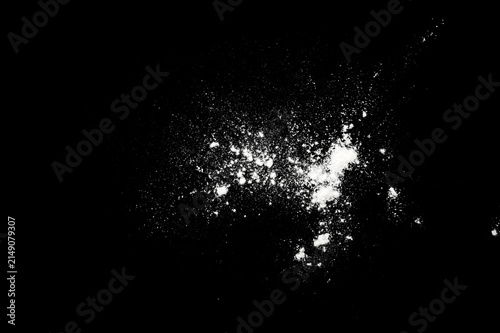 Konstfotografi White flour powder splash on a black background with scattered particles and small bursts, creating a dark abstract texture with strong contrast
