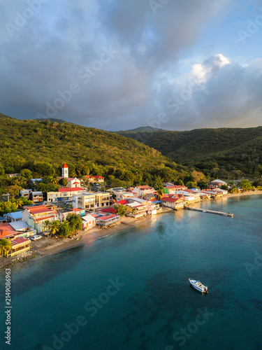 Cuadro en lienzo Deshaie au coucher de soleil en guadeloupe
