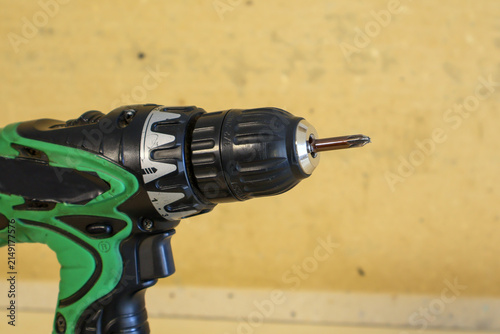 Fotografie Power tool precision: drill bit poised for assembly