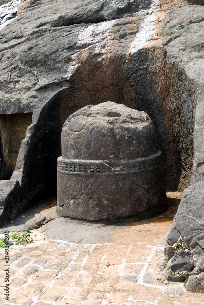 Fototapeta premium ancient stone stupa