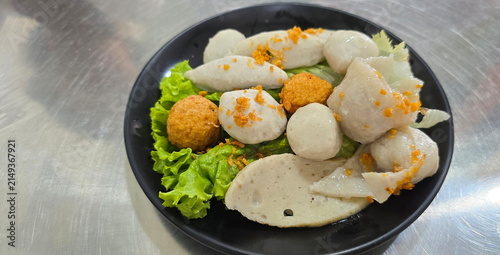 Canvastavla Assorted boiled fish balls (or mixed boiled fish balls) topped with fragrant golden fried garlic, lettuce
