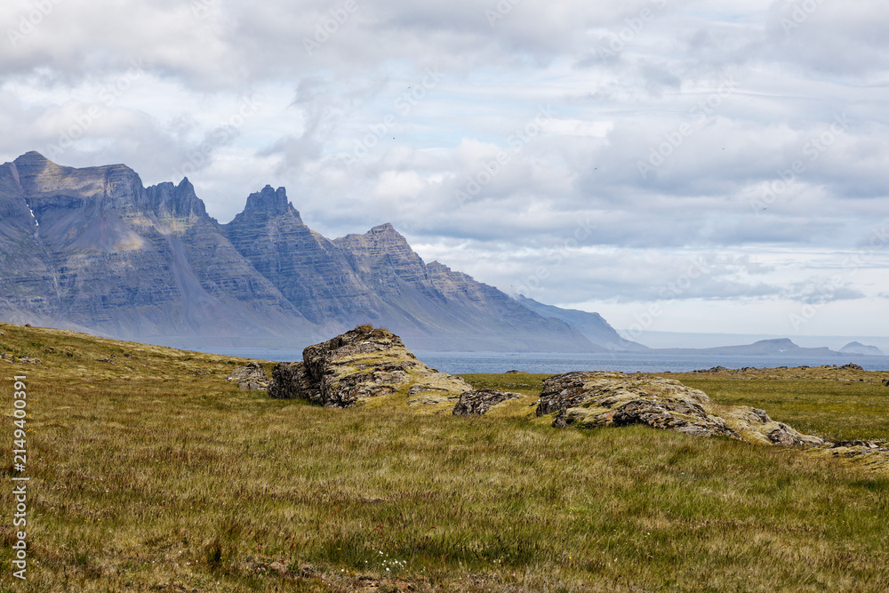 Naklejka premium Dramatic Peaks of Iceland's Coastline