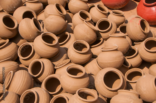 Quadro su tela Many earthen pots stacked together