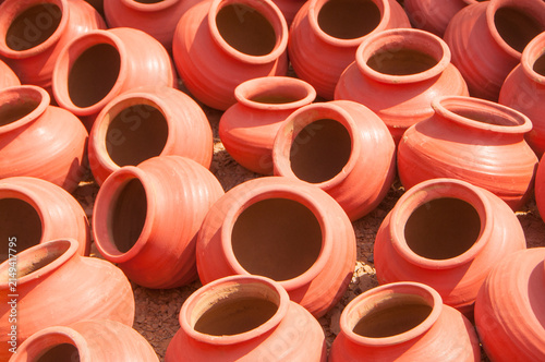 Quadro su tela Many earthen pots stacked together