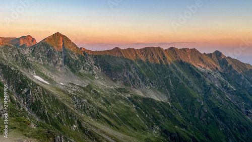 Foto sunset in the Mountains from Vistea Saddle, Fagaras Mountains, Romania