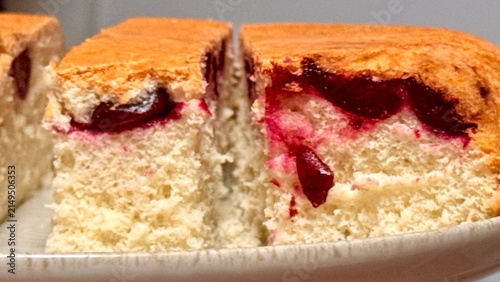 cake with cranberries