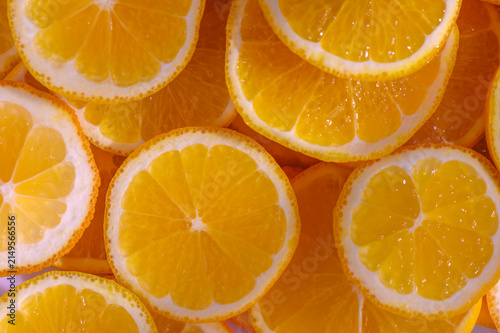 Cuadro en lienzo Freshly sliced lemons create vibrant citrus display perfect for summer recipes a