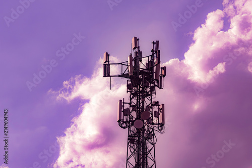 Cuadro en lienzo Telecommunication tower