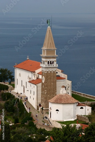 Fotografie St George parish church and bell tower in Piran Slovenia
