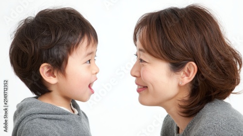 Fototapeta 子供と向き合う女性