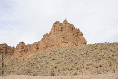 Cuadro en lienzo Red Danxia Landform Canyon with Stratified Red Rock Cliffs Under Blue Sky