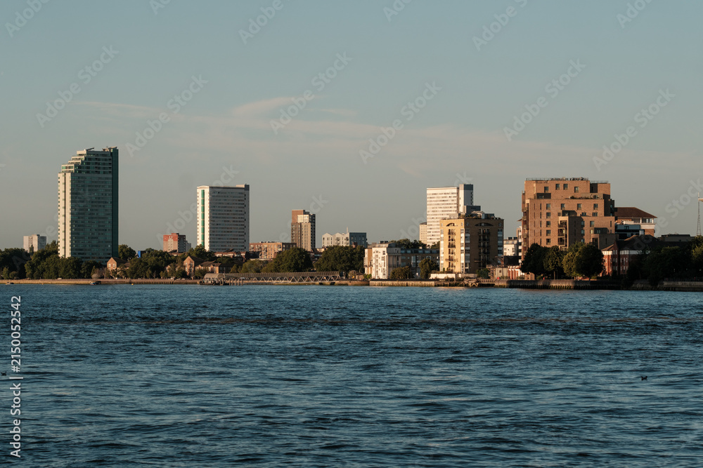 Obraz premium London skyline along river thames showing urban architecture