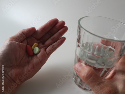 Quadro su tela a person is in preparation to take medicine