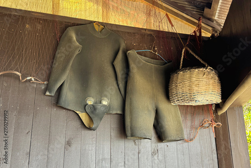 Foto Displayed diving equipments used by the ama woman sea diver in Japan