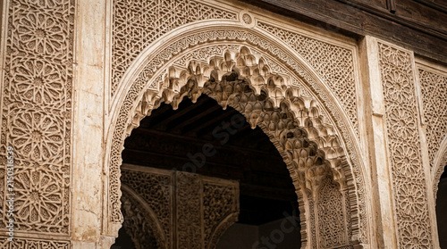 Intricate Arabic architectural detail, ornate archway with geometric patterns, ancient carving