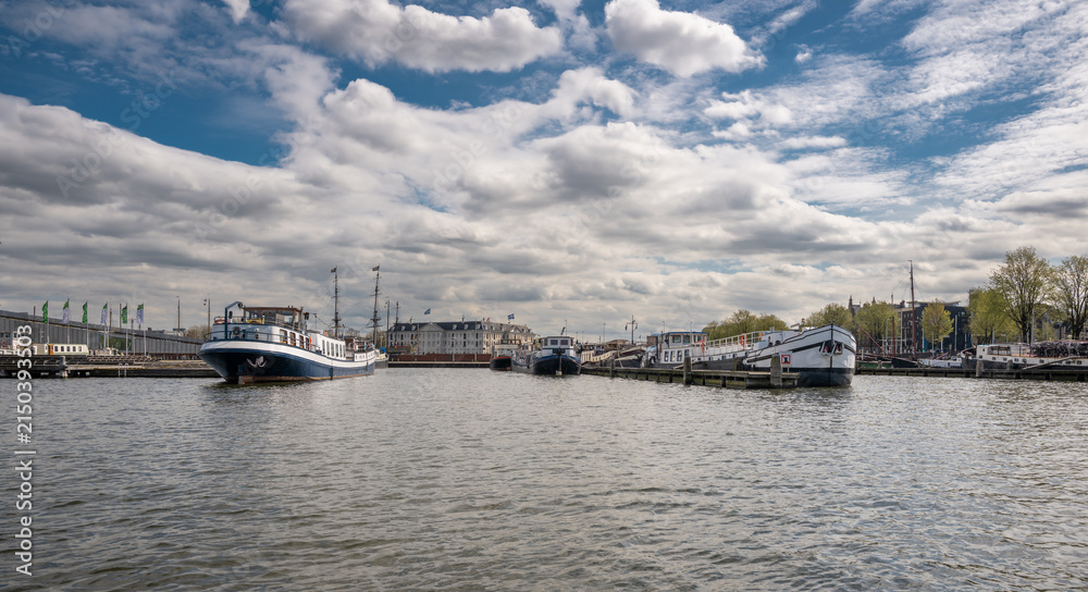Obraz premium Amsterdam is the capital of the Netherlands, known for its artistic heritage and its elaborate canal system.