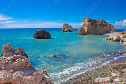 Quadro su tela Scenic touristic destination of 'Petra tou Romiou' or 'Aphrodite's Rock' beach o