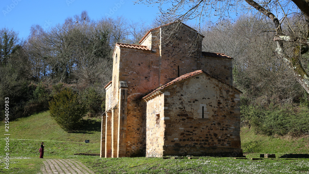 Fototapeta premium Iglesia de San Miguel de Lillo, Oviedo, Asturias, España