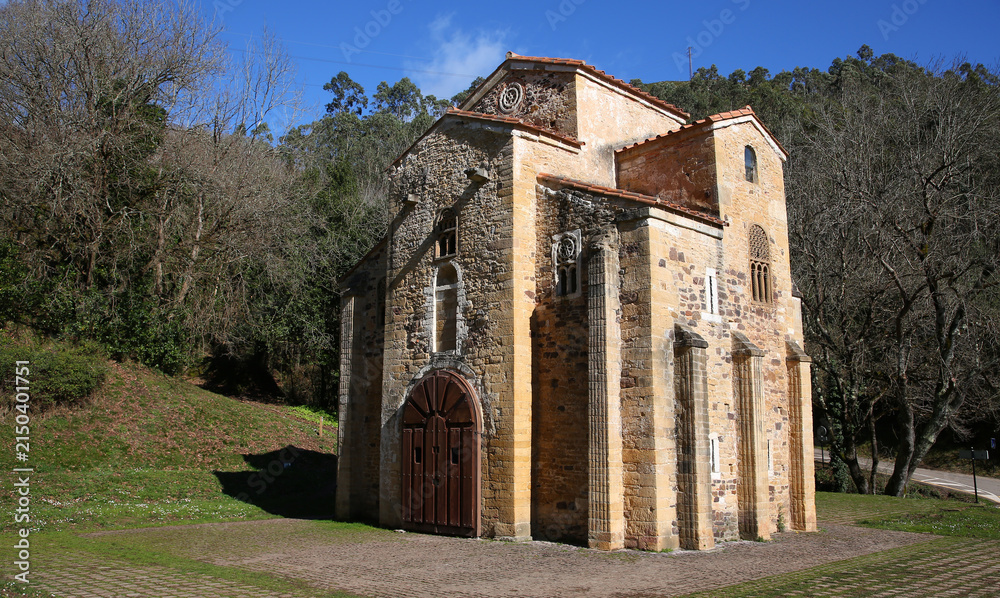 Fototapeta premium Iglesia de San Miguel de Lillo, Oviedo, Asturias, España