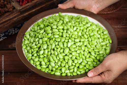 Fotografie Freshly Shelled Green Beans from Shandong - Farmers Picked Hairy Bean Pieces in
