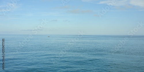 Canvas Print Vast calm blue ocean meeting the horizon under a clear sky