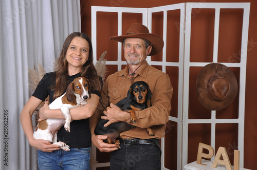 pai e filha juntos calebram dia dos pais estilo vaqueiro