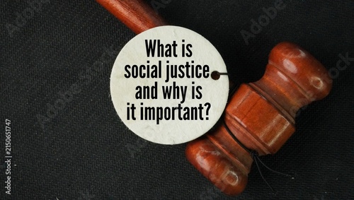 Obraz na plátne Hammer the judge and tag with the question word What is social justice, and why