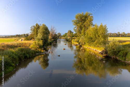 Sommermorgen an der Ammer am Südufer des Ammersees, Bayern