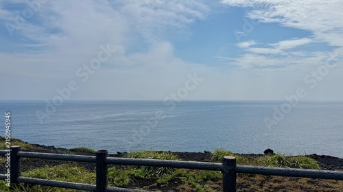 Obraz na płótnie 東京都伊豆諸島伊豆大島のトウシキキャンプ場から望む海