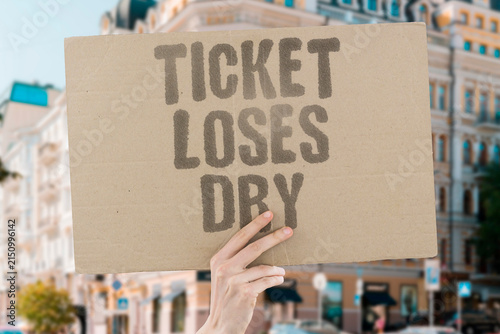 Foto "Ticket loses dry" The dry-cleaning tag becomes useless at the wrong time
