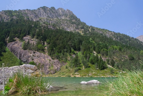 Vue panoramique du lac de Suyen, Hautes-Pyrénées, France, Europe